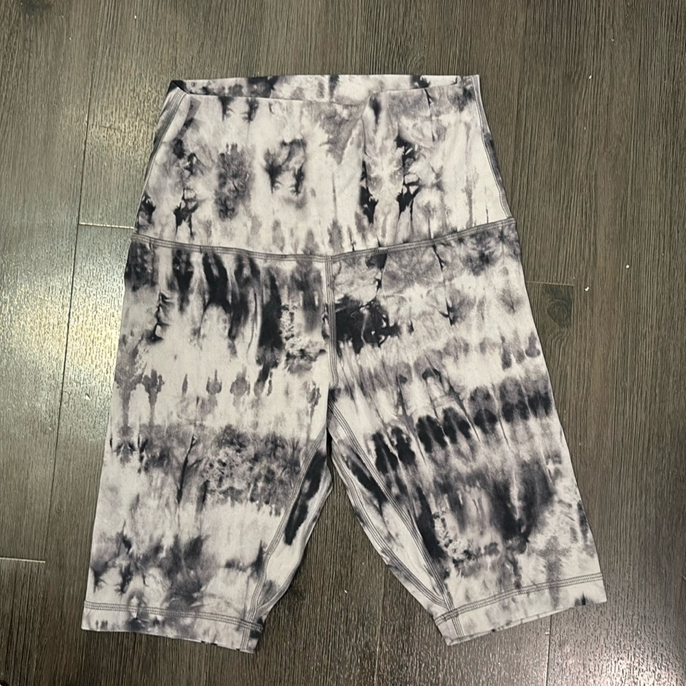 Lululemon align 8inch biker shorts